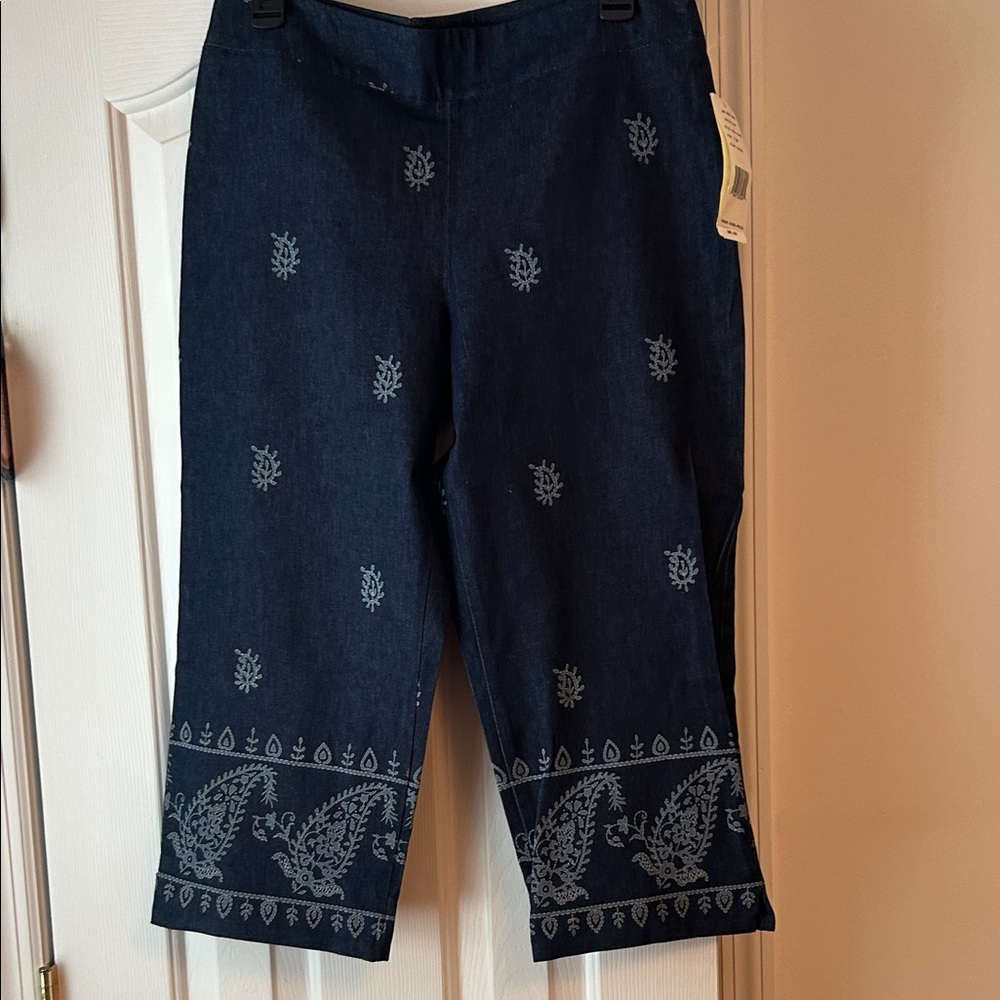 Embroidered Navy Cropped Pants